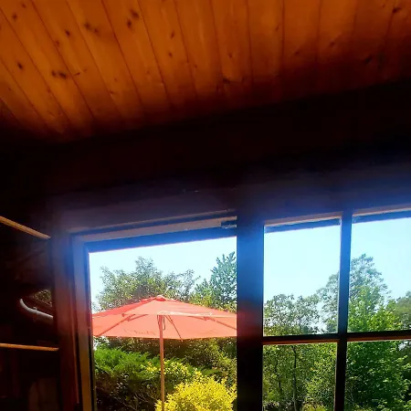 En Pleine Nature Au Bord D'un Etang Chalet